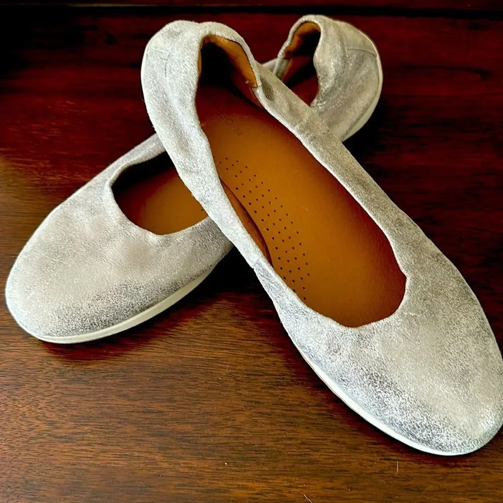 Caslon, Silver Hybrid Flats, size 8.5
